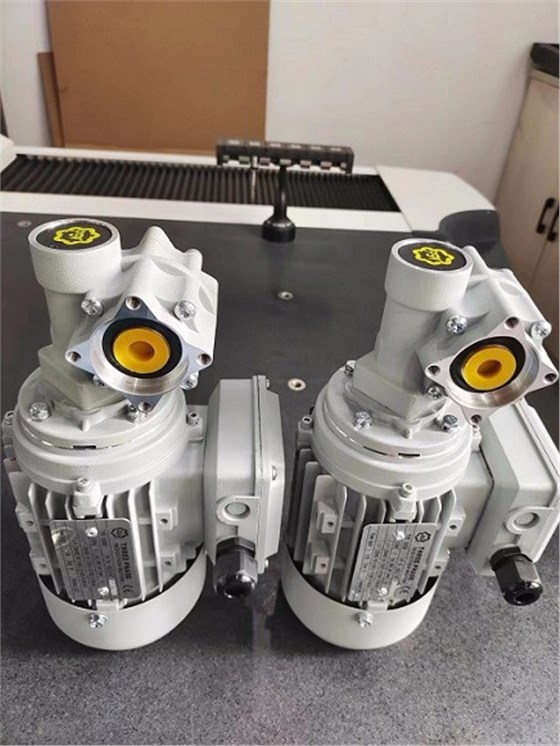 艾思捷為德資企業(yè)定制的紡織專(zhuān)用蝸輪蝸桿減速機(jī) (3).jpg