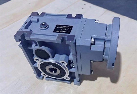 農(nóng)業(yè)機械精準(zhǔn)點播機專用減速機 SJKM050準(zhǔn)雙曲面齒輪減速機 (2).jpg