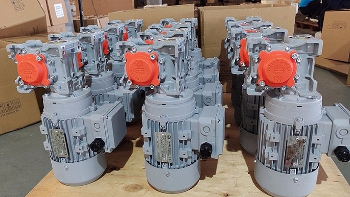 艾思捷發貨一批SJMRV050蝸輪蝸桿減速機至四川成都 (2).jpg
