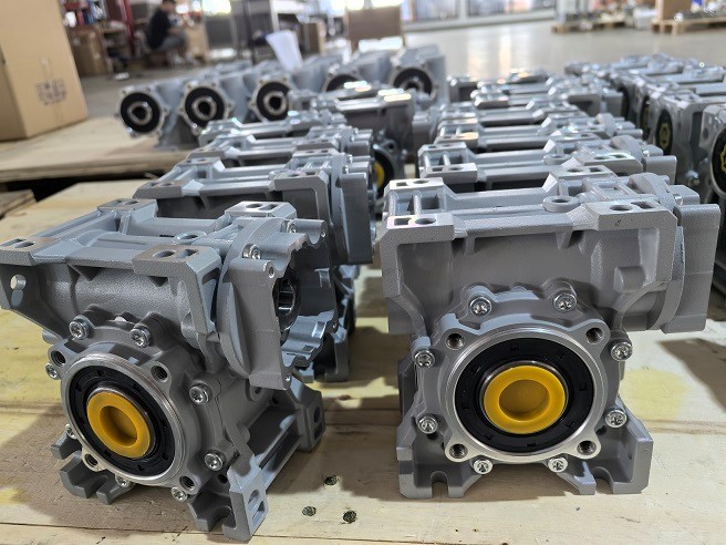 艾思捷小速比減速機 蝸輪減速機發貨杭州~.jpg